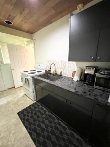 Guesthouse In فانكوفر الغربية المظهر الخارجي الصورة